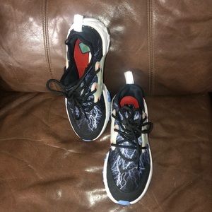 NIKE REACT PRESTO ATHLETIC SHOE